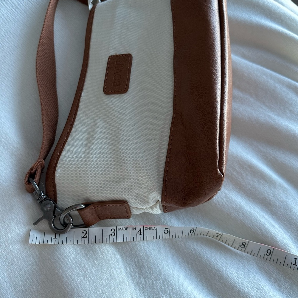 Adjustable strap crossbody bag- New! - Picture 3 of 7